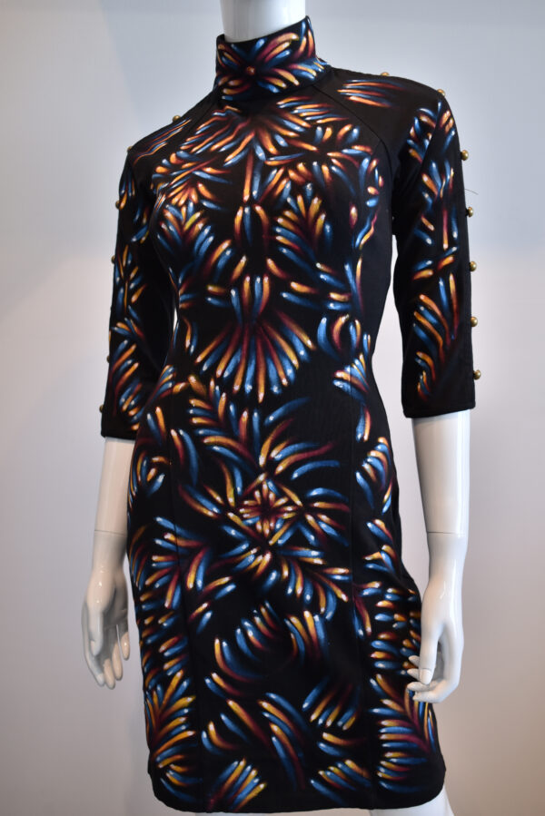 Vestido medio con mangas, cuello mao. - Image 2