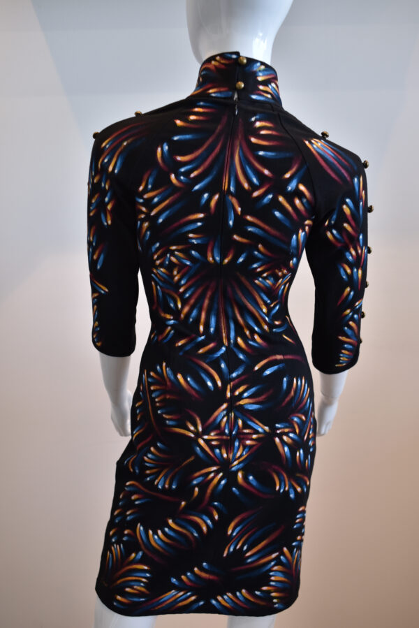 Vestido medio con mangas, cuello mao. - Image 3
