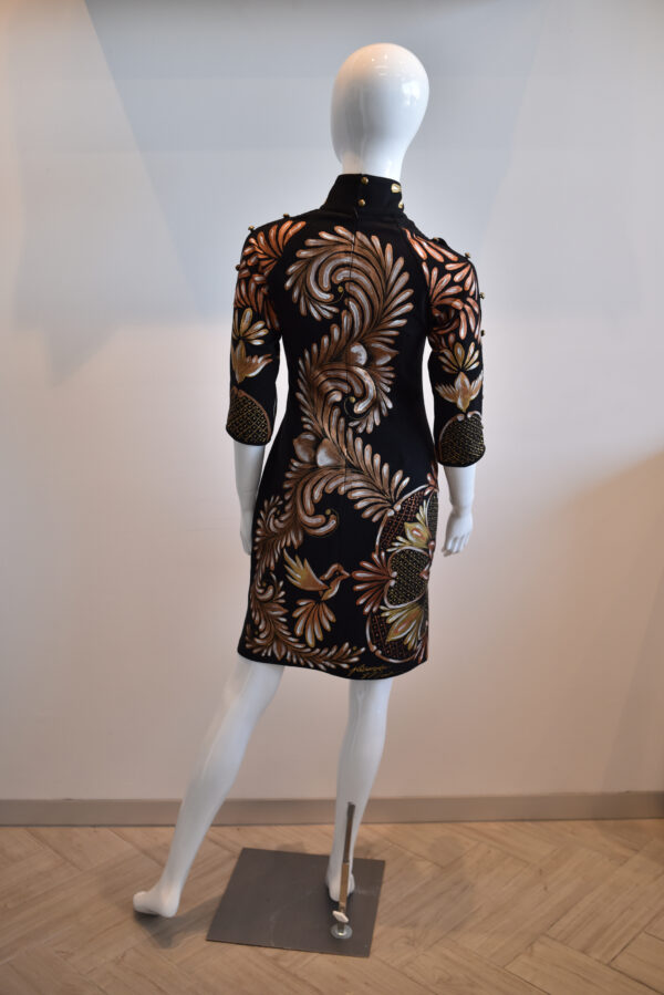 Vestido medio con mangas, cuello mao. - Image 2
