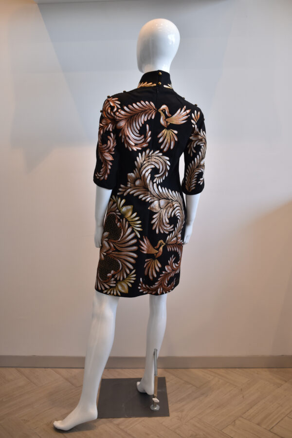 Vestido medio con mangas, cuello mao. - Image 3