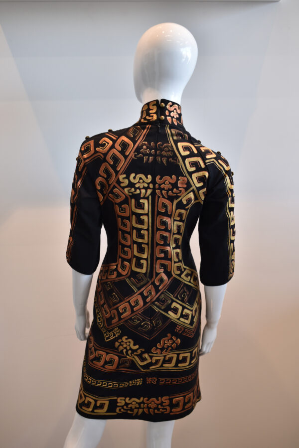 Vestido medio con mangas, cuello mao. - Image 3