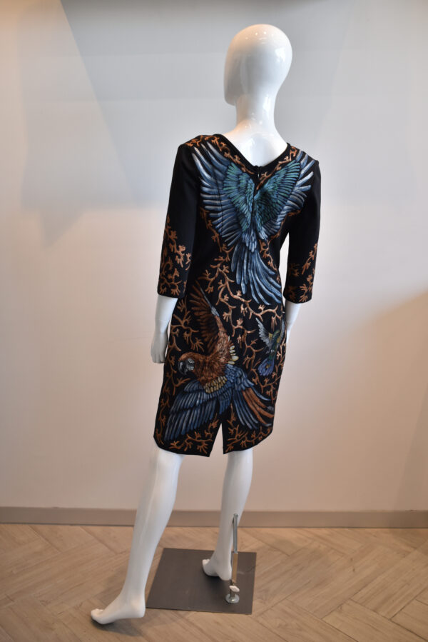 Vestido medio con mangas, cuello redondo. - Image 3