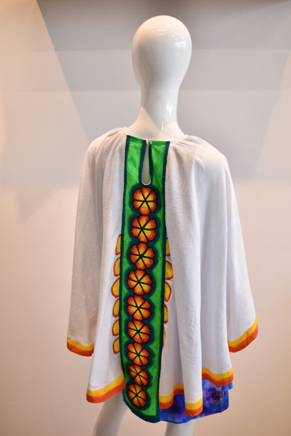 Vestido con capa - Image 2
