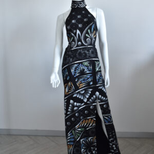 Vestido largo sin mangas, cuello mao.