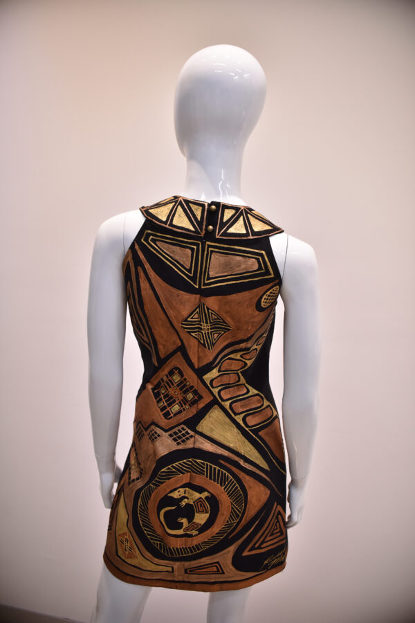 Vestido corto sin mangas, cuello halter. - Image 3