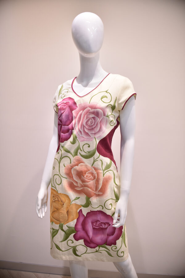 Vestido corto sin mangas, cuello redondo. - Image 2