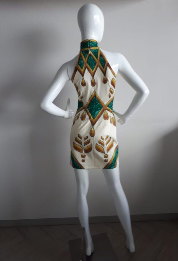 Vestido corto sin mangas, cuello mao. - Image 3