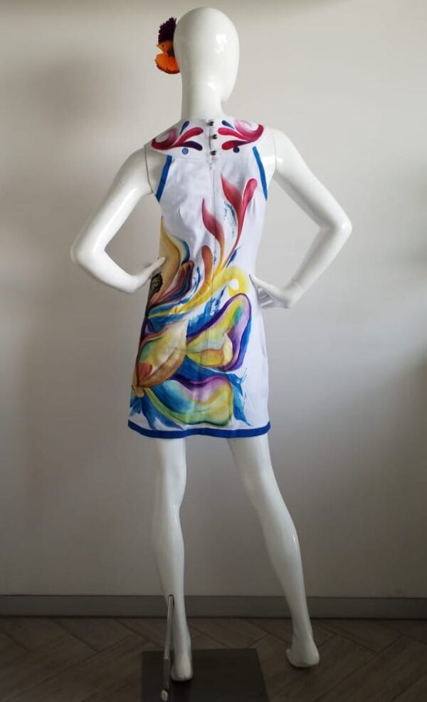 Vestido corto sin mangas, cuello halter. - Image 2